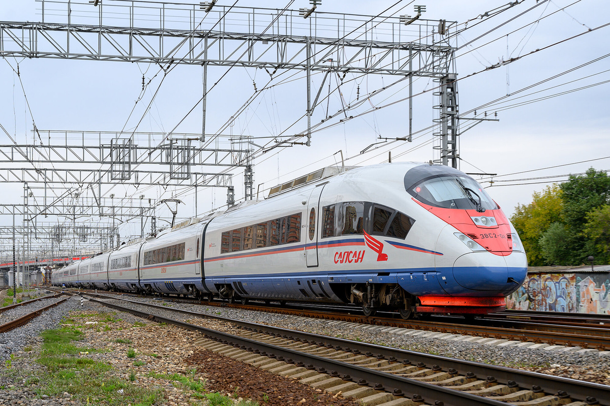 Купе-переговорные есть в «Сапсанах»: это изолированное купе на четыре места рядом с кабиной машиниста. Фото: Dmitry Shchukin / Shutterstock / Fotodom