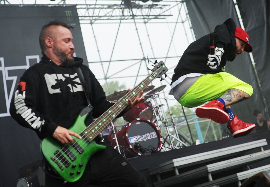    Гитарист группы Limp Bizkit Сэм Риверс и солист группы Limp Bizkit Фред Дерст / Источник: © ИТАР-ТАСС/Руслан Шамуков