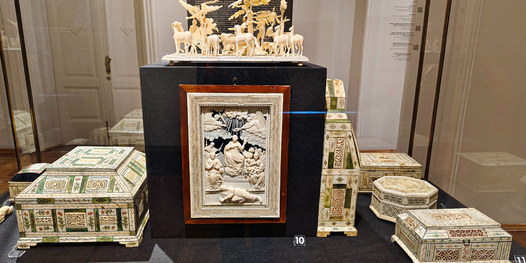 Выставка «Декоративно-прикладное искусство России»: стекло, керамика, фарфор