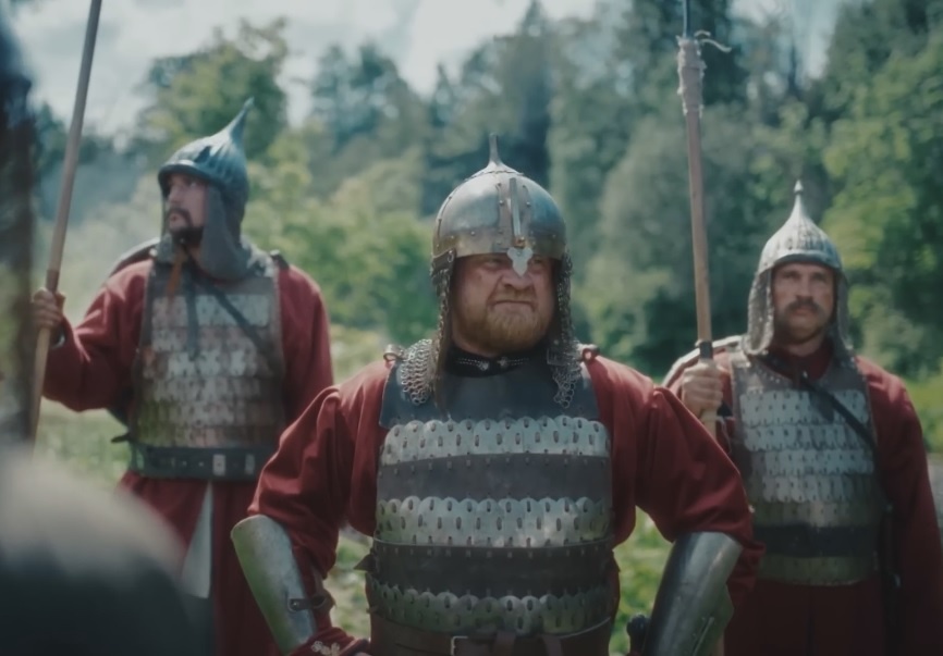 Лошадей нет, с самого Новгорода к границе пешком шли. В доспехах! Вот это здоровье! А ещё слабоумие и отвага.