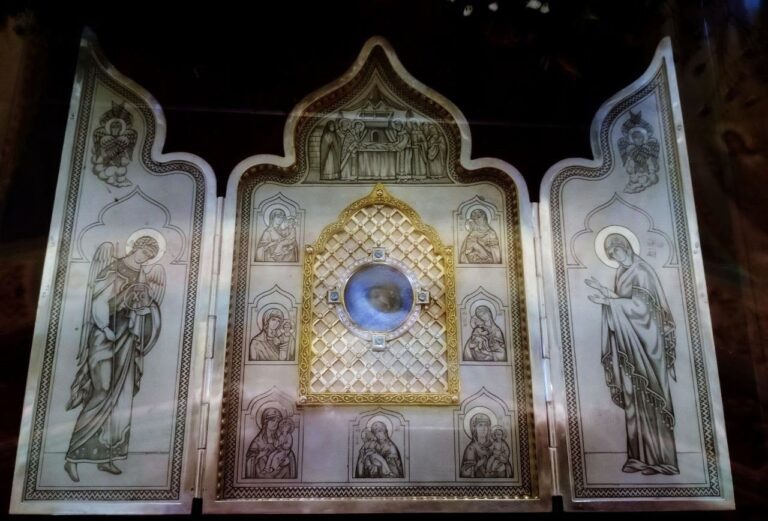    Верующие Оренбуржья могут приложиться к частице Ризы Богородицы Мария Чалкина