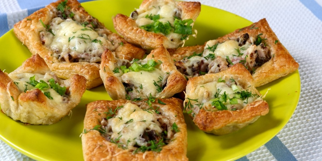 Слойки с грибами: ароматная выпечка на каждый день