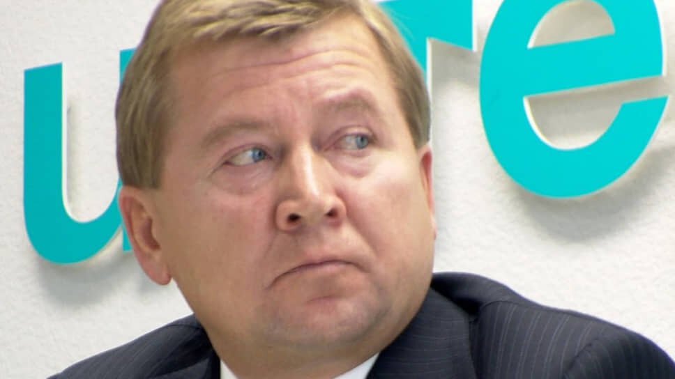 Трудовую карьеру политик начал в 18-летнем возрасте в Перми, устроившись в 1973 году электромонтером по ремонту кабелей и высоковольтного оборудования на расположенный недалеко от Гамово Пермский нефтеперерабатывающий комбинат (ныне — ООО «ЛУКОЙЛ-Пермнефтеоргсинтез»). С этого же предприятия Геннадий Шилов ушел служить в армию. После армии в 1976 году вернулся в производственное объединение «Пермнефтеоргсинтез» (ПНОС), до 1989 года работал электромонтером, кабельщиком-спайщиком, начальником участка электроцеха.📷Фото: Андрей Коршунов / Коммерсантъ