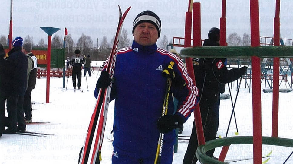     В период работы на ПНОСе Геннадий Шилов смог окончить (1985 год) Пермский педагогический университет, факультет физического воспитания. Известно, что будущий депутат — любитель лыж и является мастером спорта. На фото: Геннадий Шилов во время лыжной гонки .