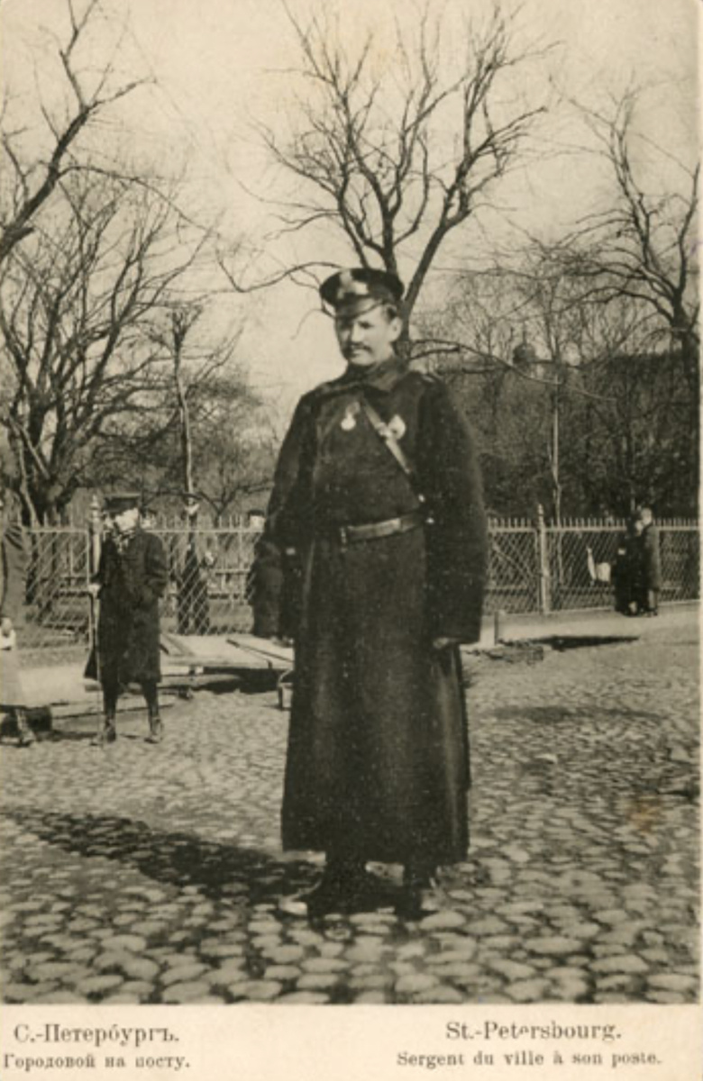 Городовой на посту, в Санкт-Петербурге.