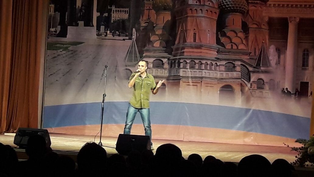 Мое выступление на концерте: "Просто друзья". Октябрь 2017. Фото автора.