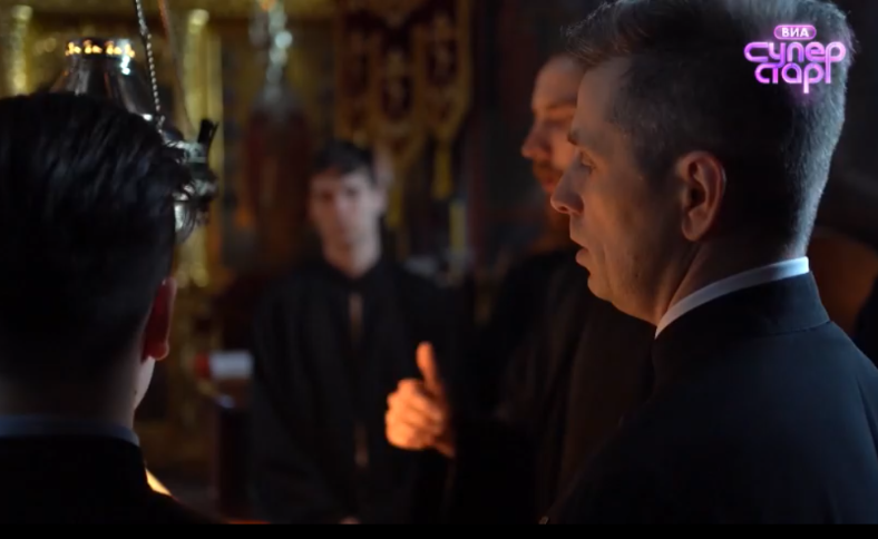 ИЛЬЯ  ДУРОВ  ПОЁТ в  церковном  хоре