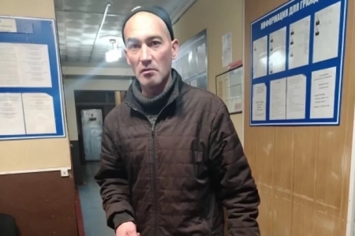    В городе Нелидово мужчина угрожал студенту кухонным топориком