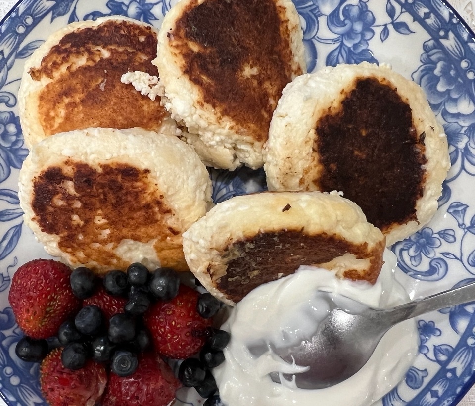    Нежнейшие домашние сырники, как у мамы: любимый вкус из детства