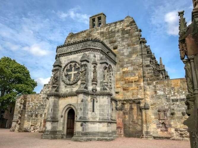 Вход в Росслинскую капеллу (часовню)