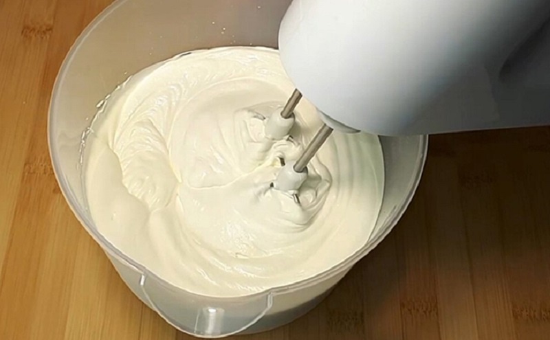 Делаем домашние сливки жирностью 33% из обычного молока: дешевле и вкуснее магазинных