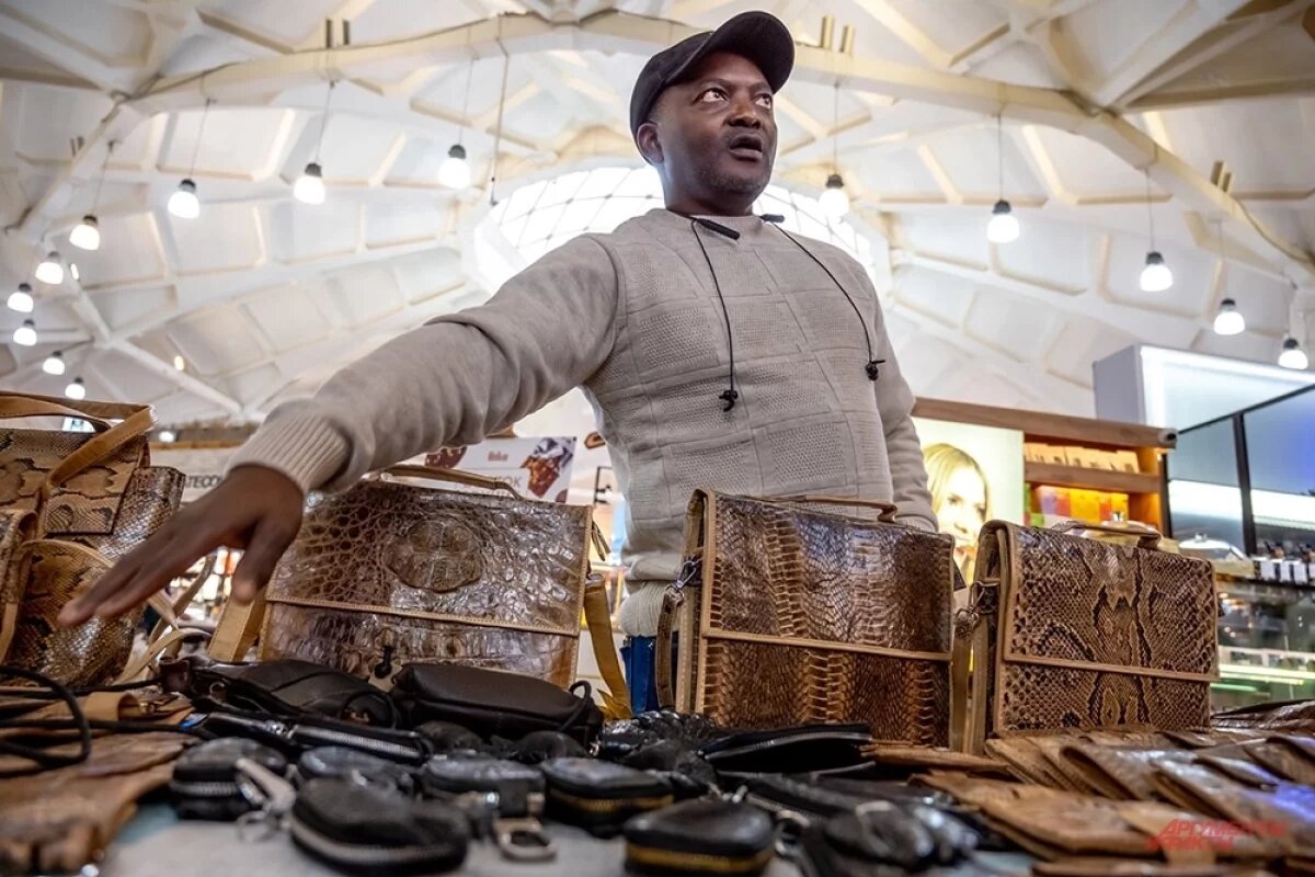    Кофе, кожа крокодила.