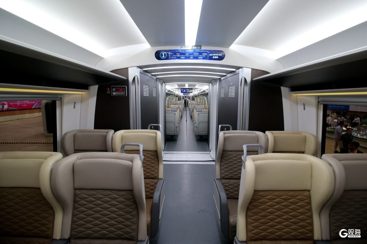 Салон беспилотного поезда модели GSYE61 (тип D) производства CRRC. Источник: Liang Chao/Guanhai News