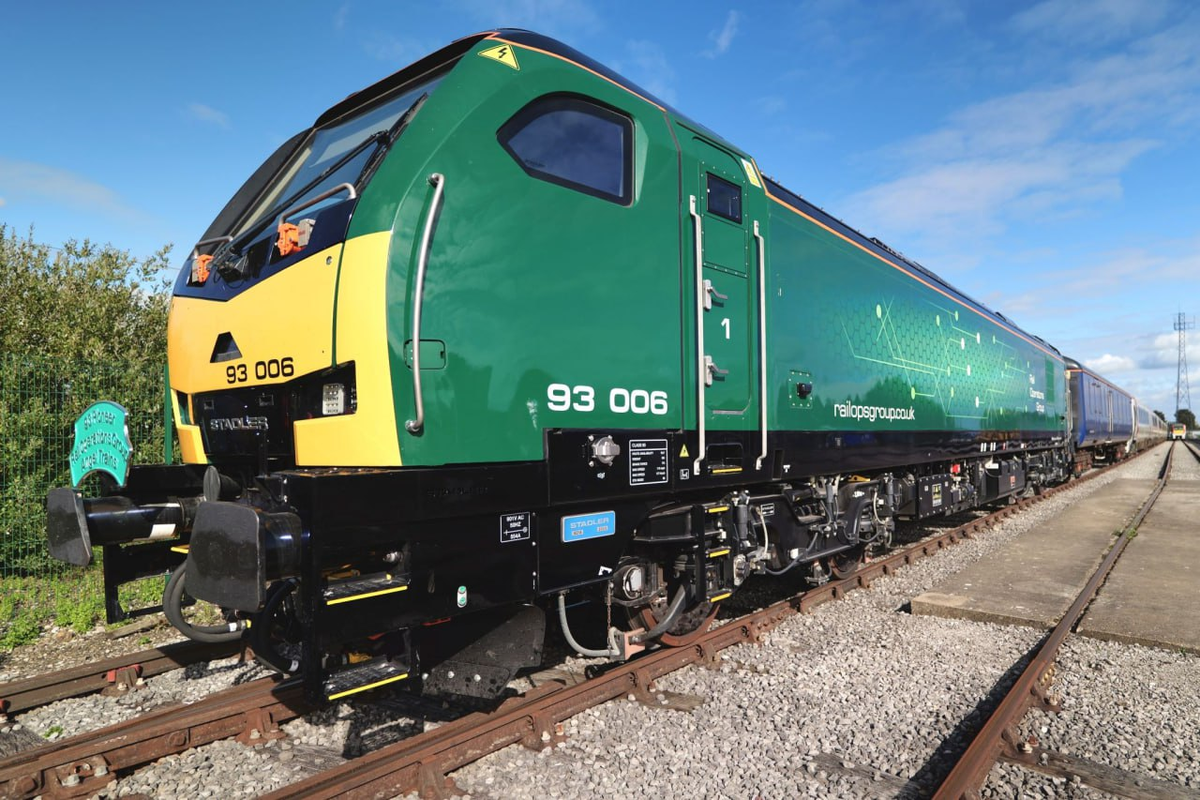 Гибридный локомотив класса 93 производства Stadler для Великобритании. Источник: ROG