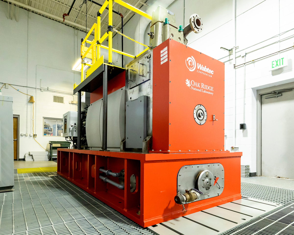 Стенд с моделью двухтопливного двигателя Wabtec. Источник: Wabtec