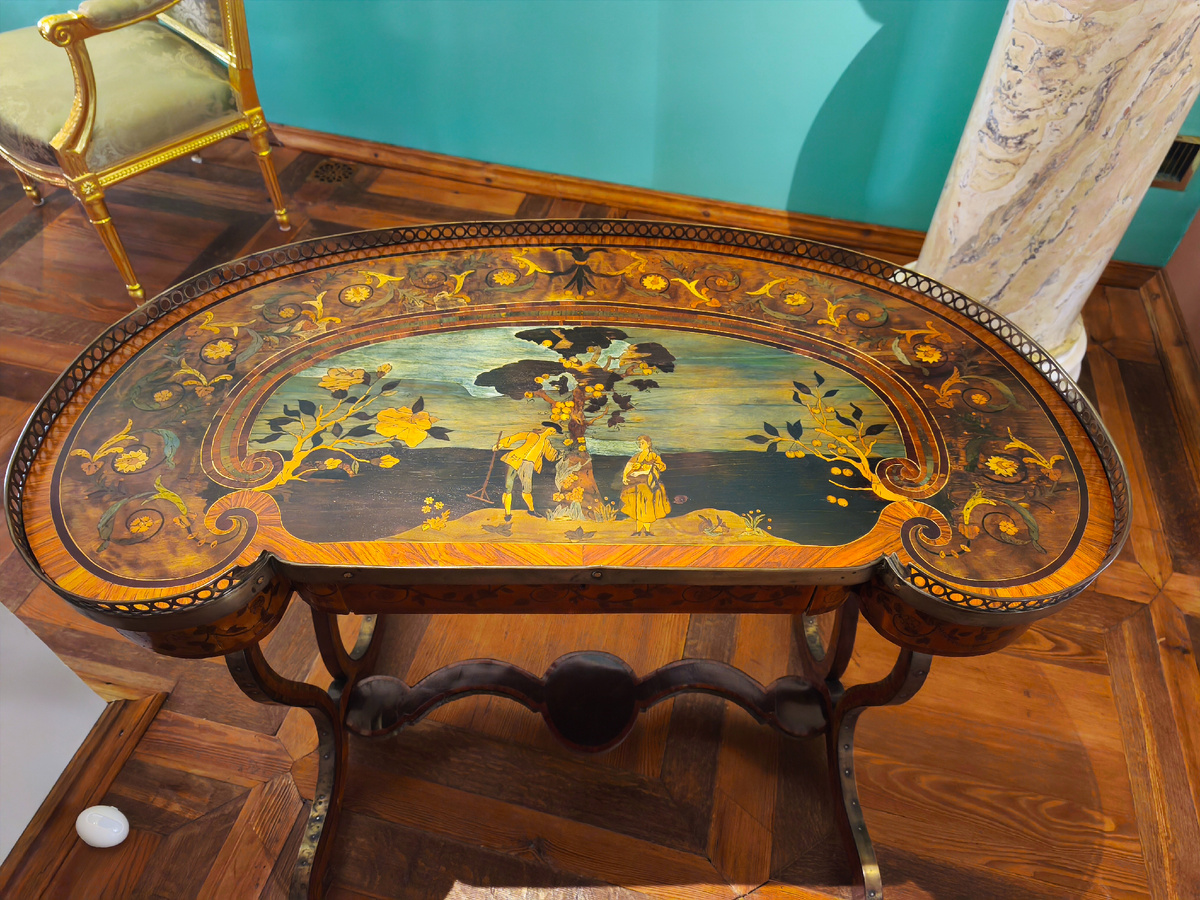 Столик ручной работы. Фото автора статьи