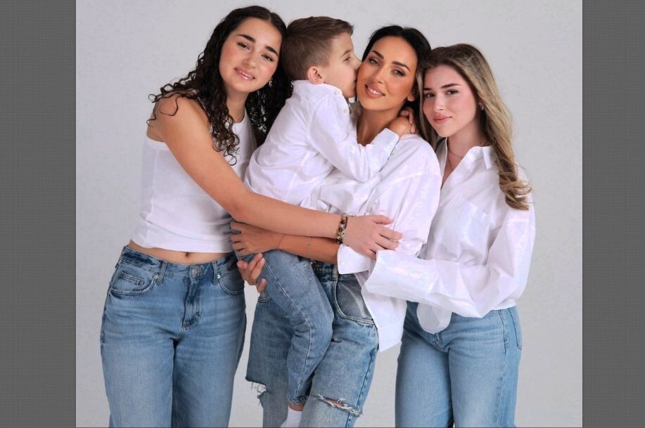 Алсу заботливая мама