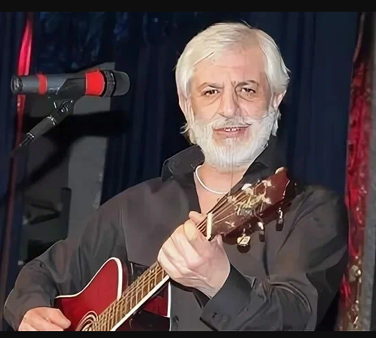 Светлой памяти певца Ефрема Амирамова.