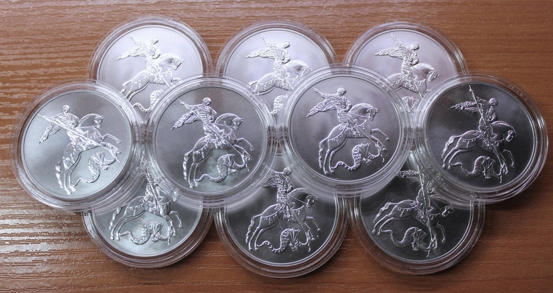 В моей коллекции идет погодовка таких серебряных монет, и для души, и сбережения