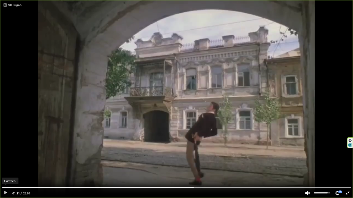 Тот самый момент, когда "стрела амура" пронзила Анатоля как раз напротив нашего дома