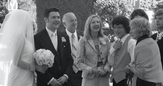 Джон Дикон с семьей. Все у него неплохо, жив, здоров.