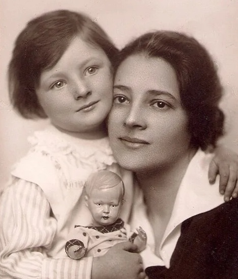 Жена и дочь Бухарина