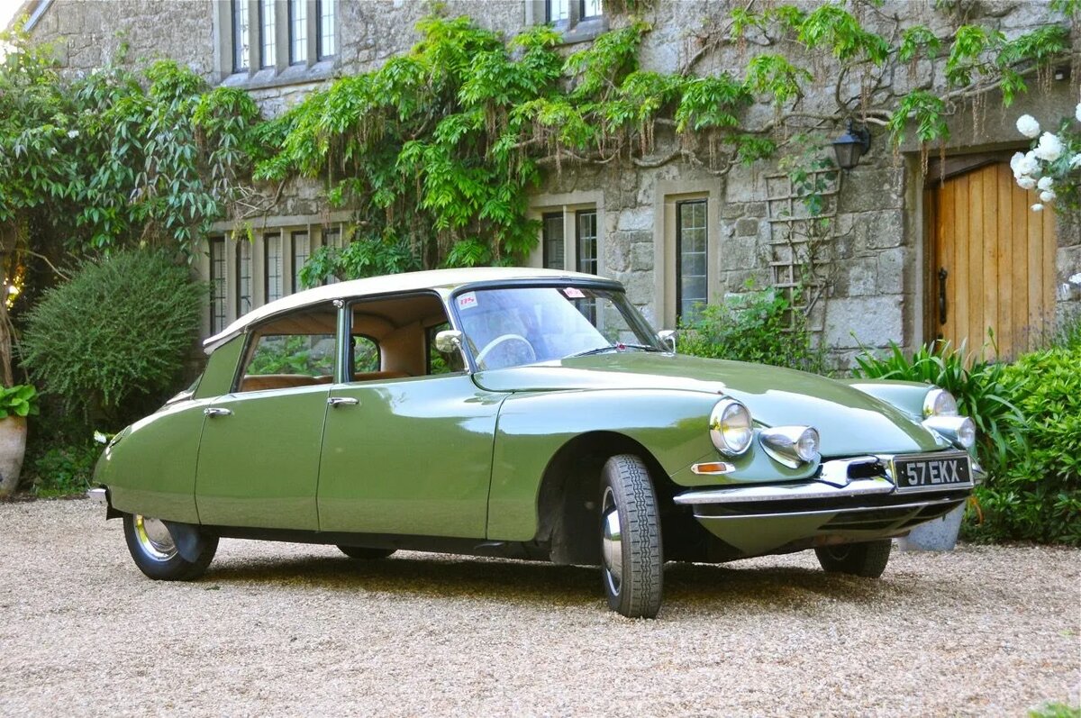 Citroën DS (1955−1975): Космический корабль, приземлившийся на Землю