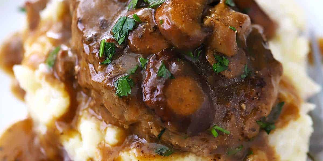 Стейк «Солсбери» с грибным соусом Рецепт в одной сковороде