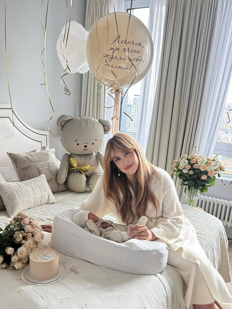    Елена Дудина с сыном. Фото: соцсети