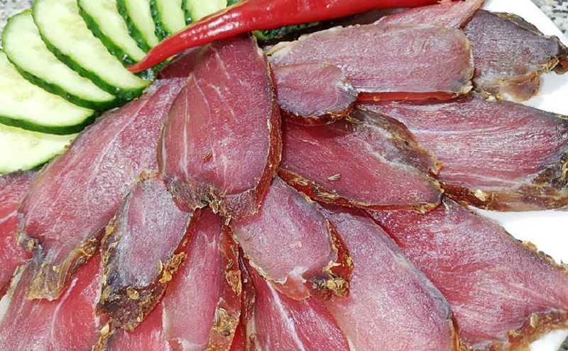 Домашнее вяленое мясо: натуральная закуска без хлопот и химии