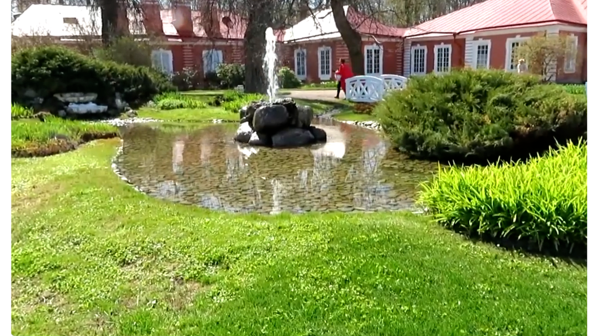 первая баня Петра Великого была скромной деревянной постройкой, но со временем она эволюционировала