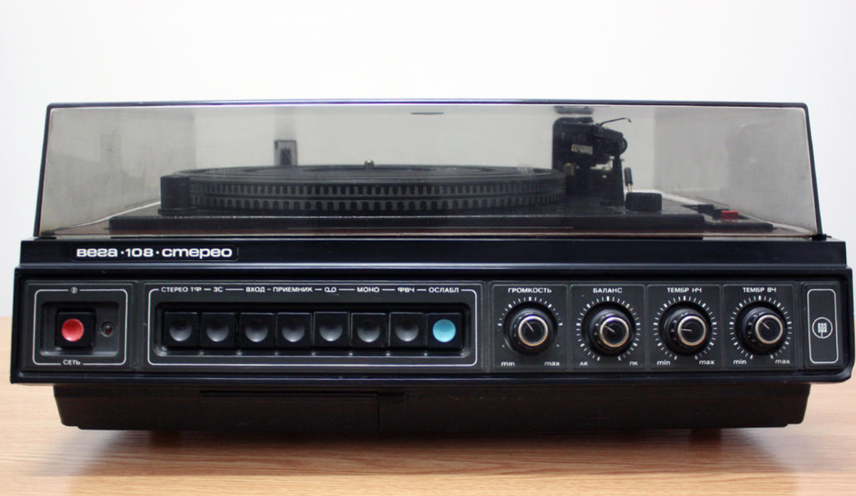 Советские проигрыватели сегодня: почему Вега 108 — хит 2025 года. (Источник: Яндекс Картинки)