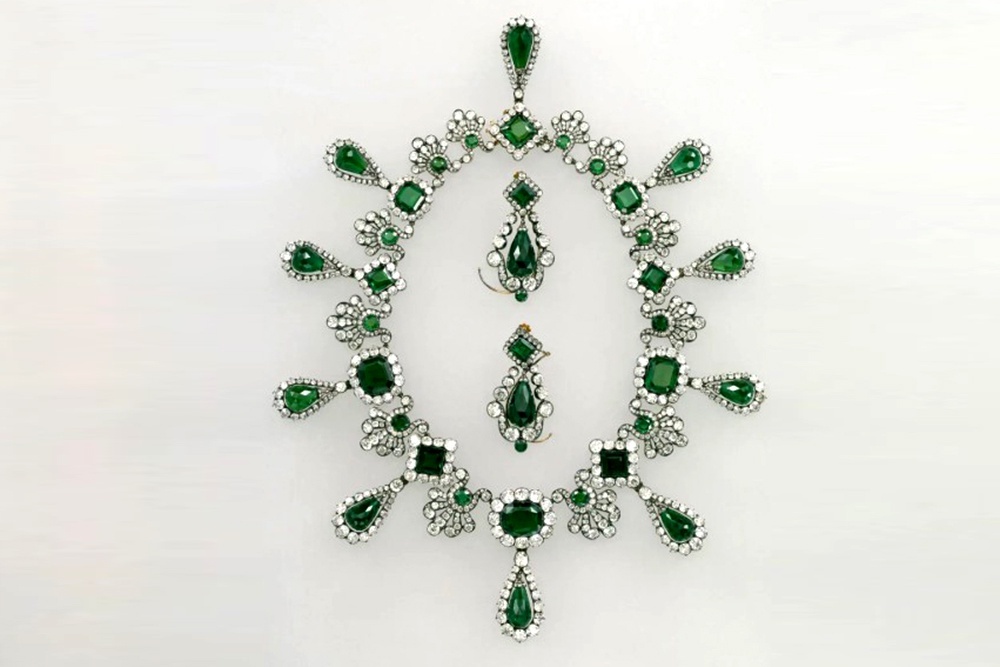    Драгоценности императрицы Марии-Луизы, второй жены Наполеона 1-го, императора Франции с 1804 по 1814 год/louvre.fr