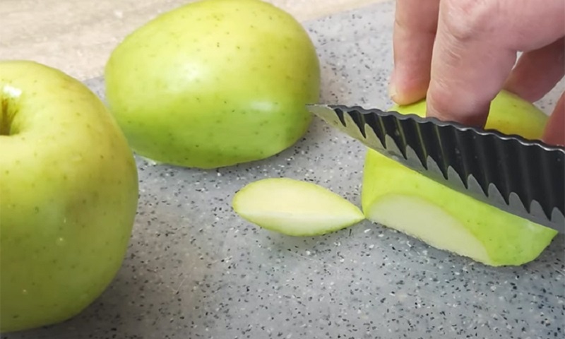 Шифоновая шарлотка с яблоками: воздушный пирог для уютных вечеров