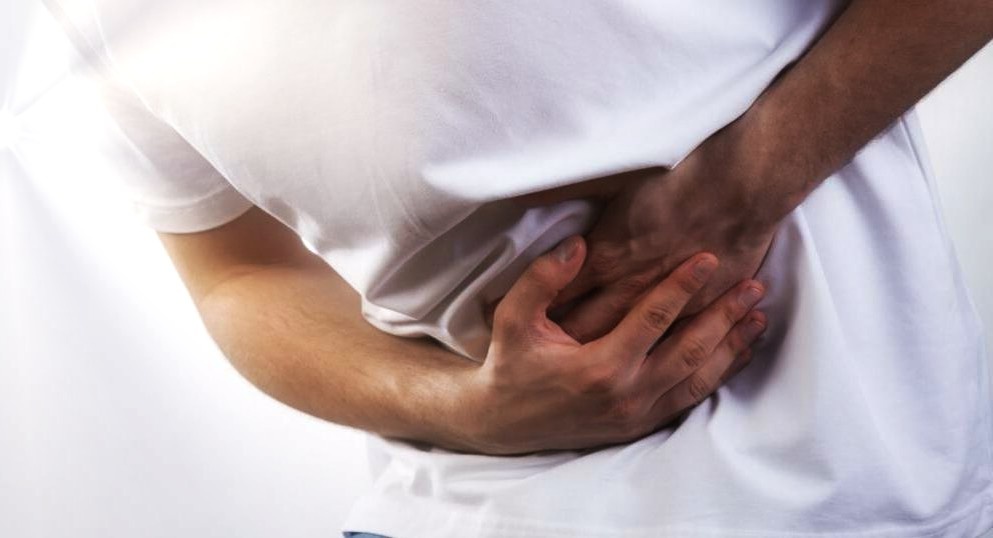 «Ничего не беспокоит», пока не накроет боль под рёбрами. Просто поджелудочная долго терпит, а потом жестоко мстит панкреатитом за 3 привычки