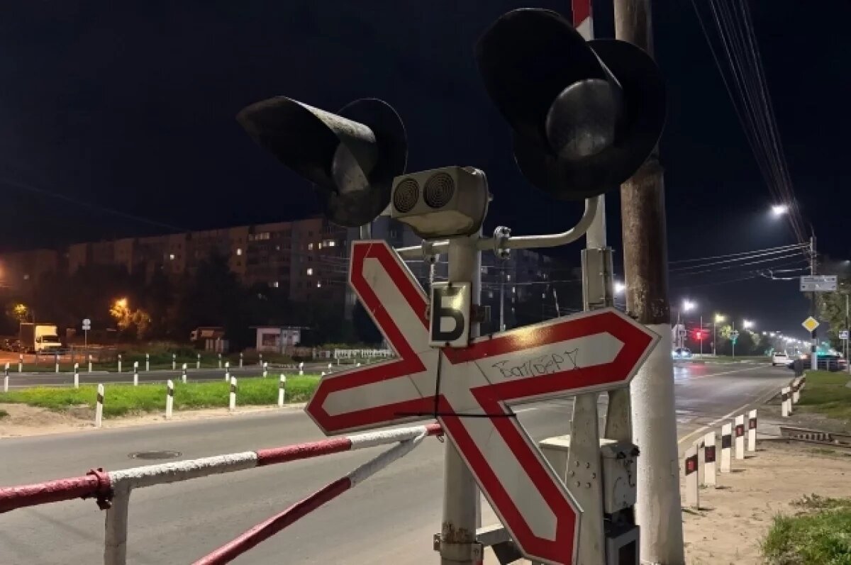    Грузовик столкнулся с тепловозом на переезде в Челябинской области