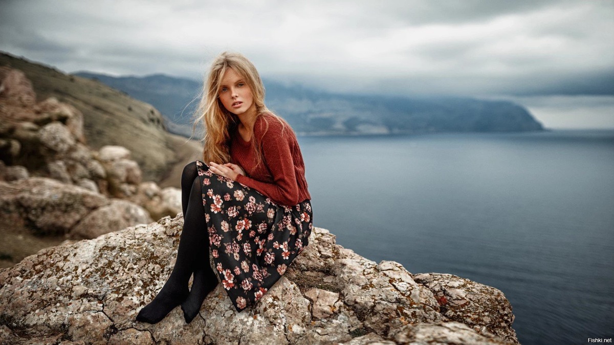 Татьяна — твёрдое и сильное имя. Оно наделяет свою обладательницу эмоциональностью, решительностью и уверенностью в себе. Эти качества во многом помогают ей достичь успеха в жизни. Большое значение имеет то, в какое время года обладательница этого имени появилась на свет.