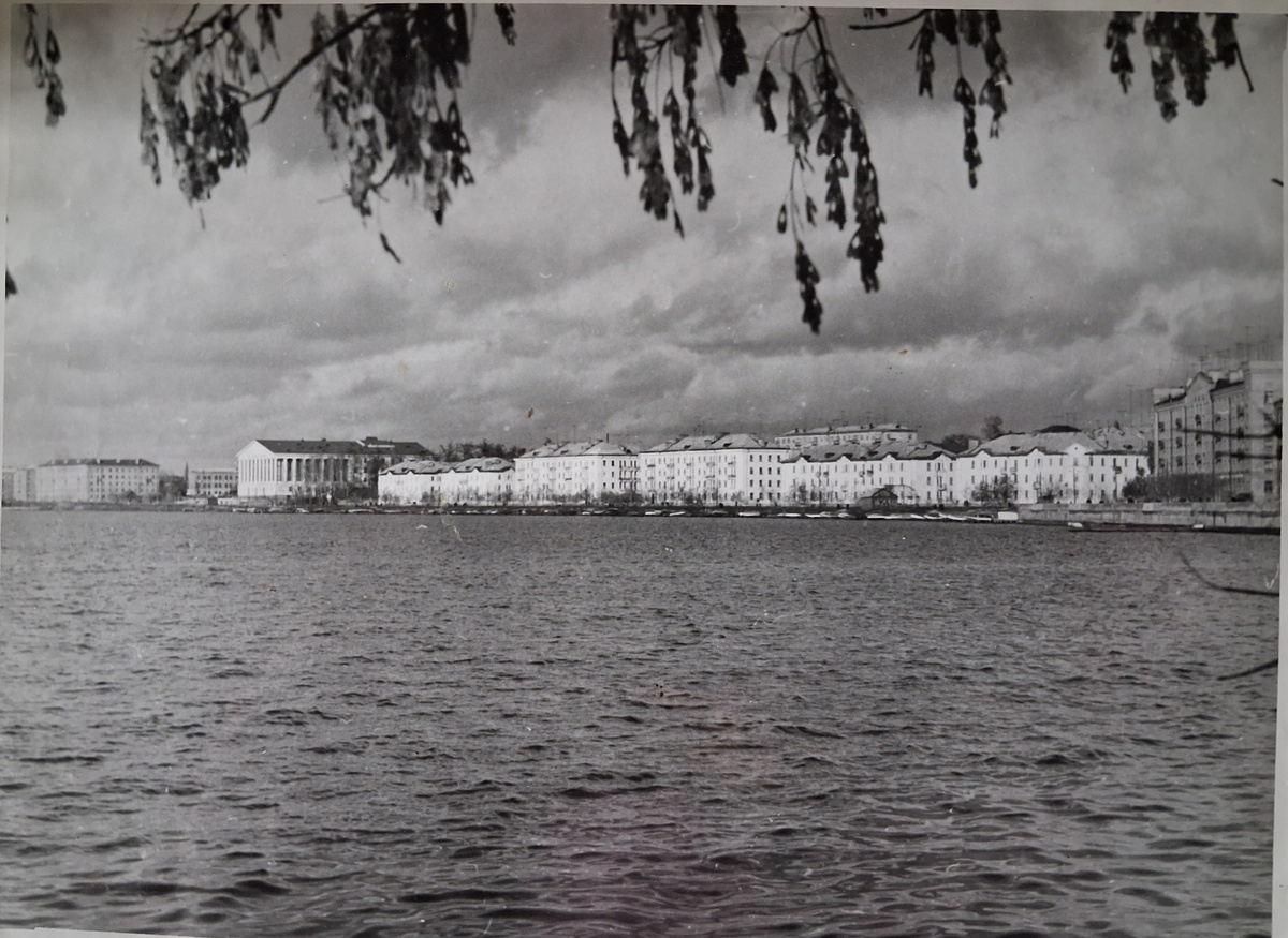 Воткинск. Набережная Воткинского пруда на ул. Мира. Фото 1970 года. 