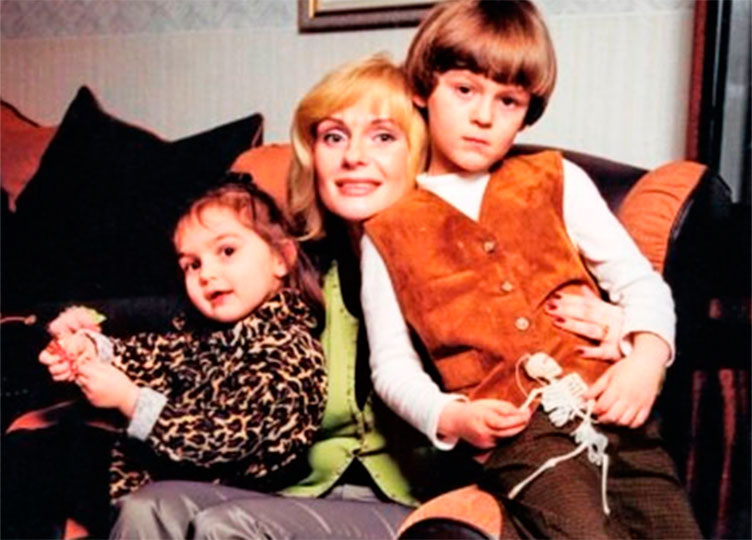 Ирина Цывина с сыном и дочкой