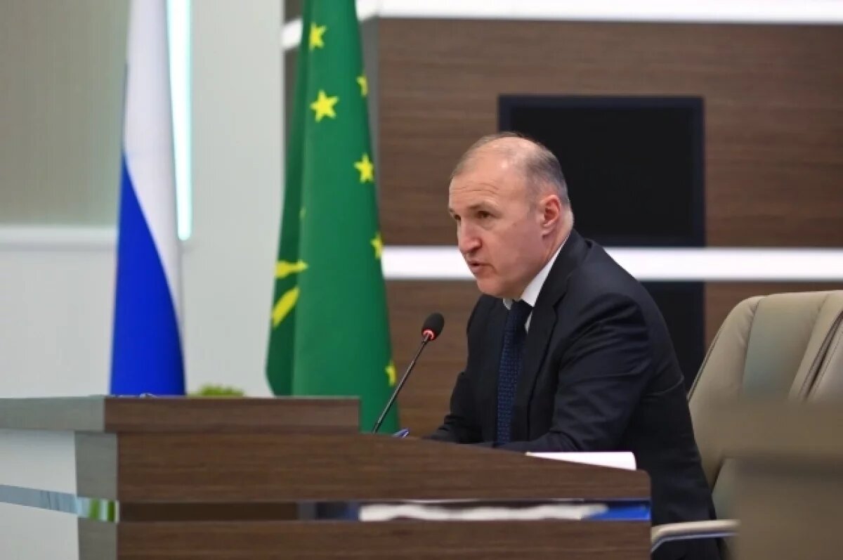    Глава Адыгеи Кумпилов поздравил дорожников с профессиональным праздником