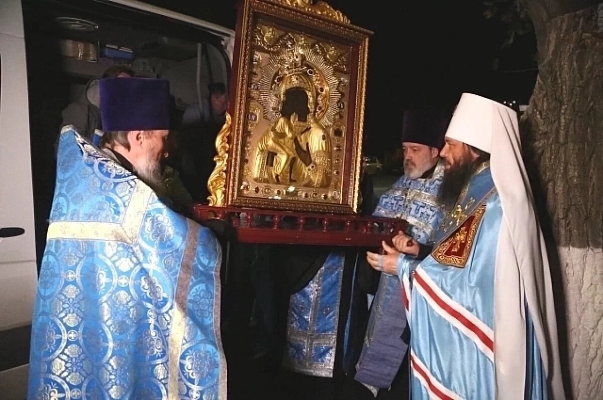    Из Волгограда проводят чудотворную Феодоровскую икону Божией Матери