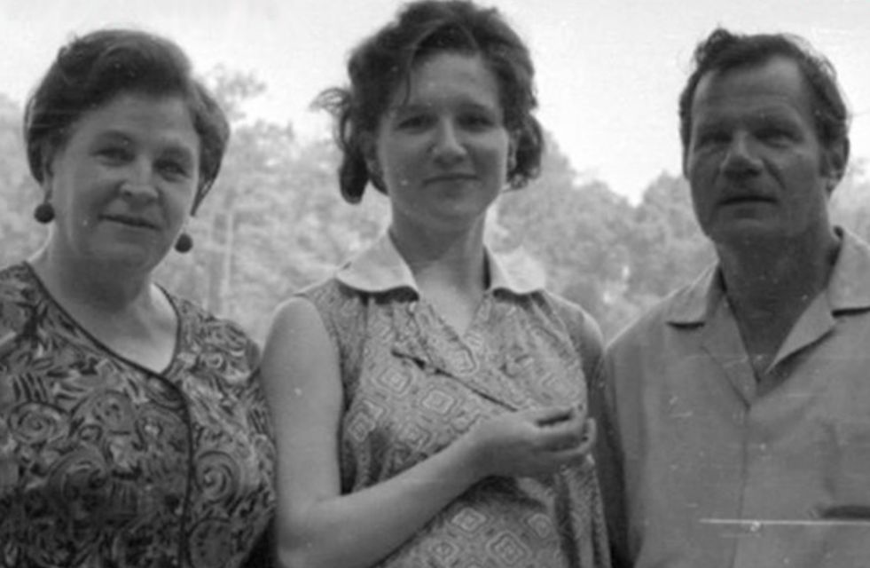 Михаил со второй женой и дочкой