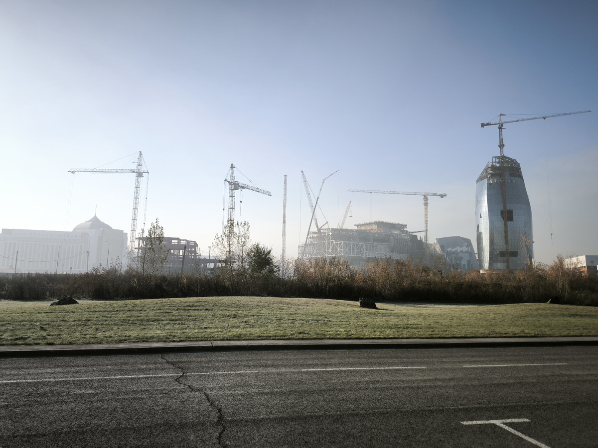 Смог над новостройками. Четверг, 16 октября