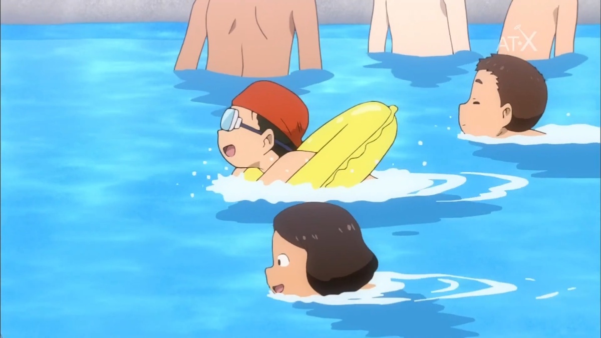 И, естественно, было много желающих побыть у воды и в воде. Поплавать, поиграть в мяч и обязательно скатиться по жёлобу с Горки.