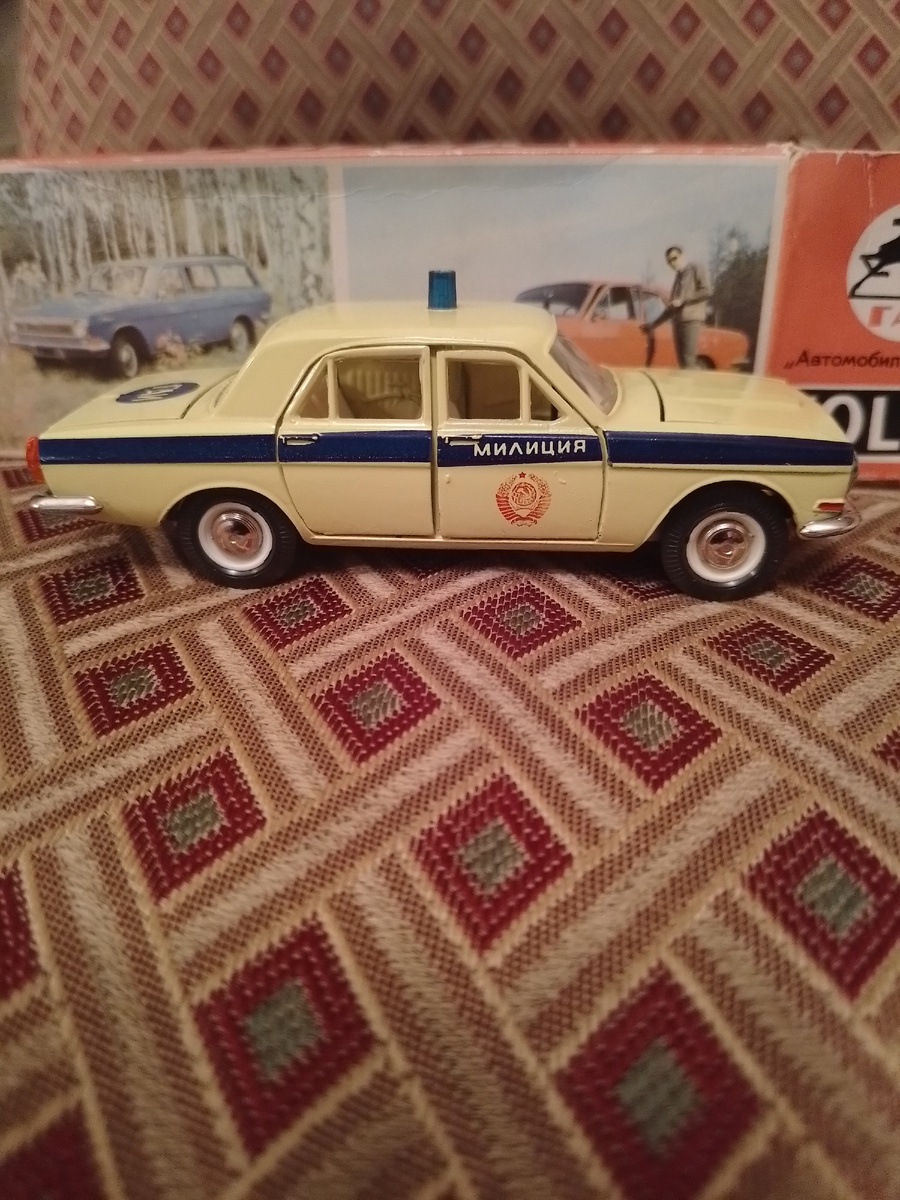 Модель автомобиля ГАЗ-24 ГАИ (производства ГАЗ).