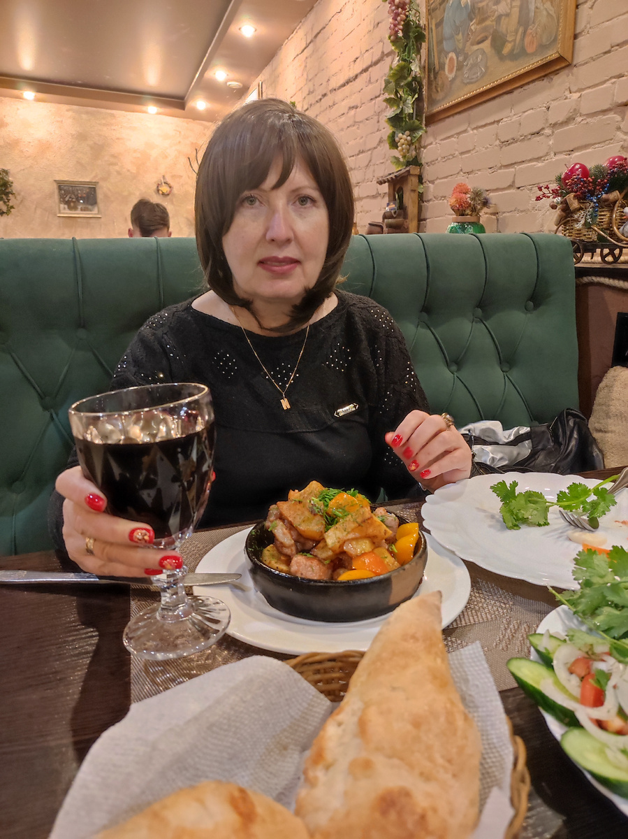 Я даже вина выпила фужер