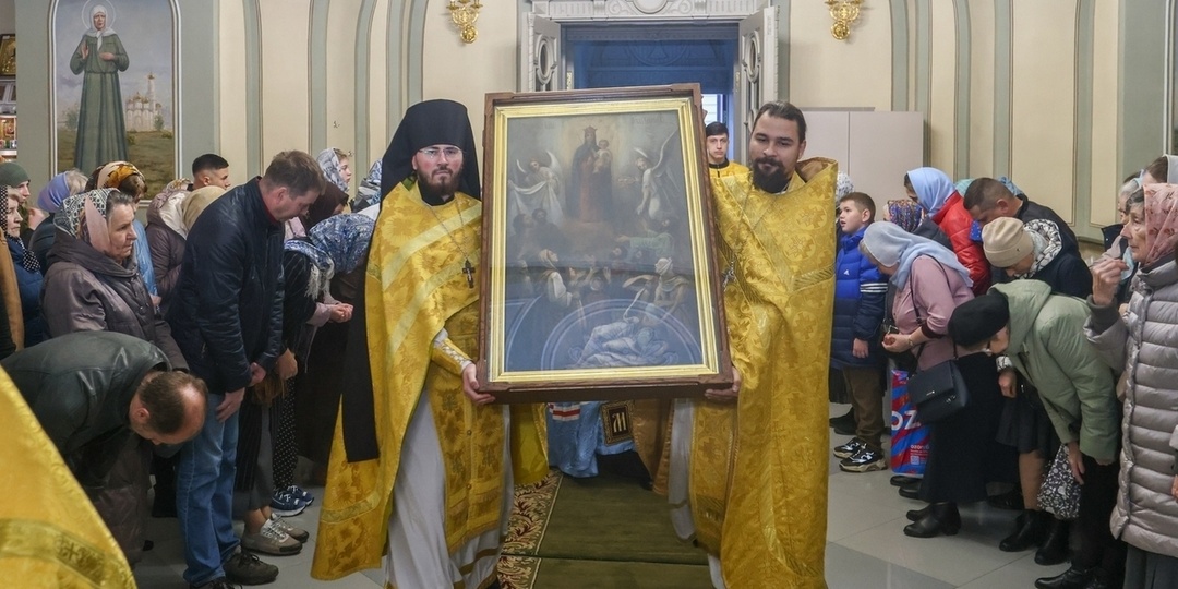 В Тамбов прибыла святыня, являющая чудеса: мироточивый образ Божией Матери «Всех скорбящих Радость»