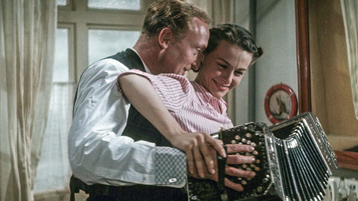 Единственный, пожалуй, минус «Великой Свободы №7» - это невозможность поверить, что героиня предпочла кого-то другого, а не персонажа Ханса Альберса