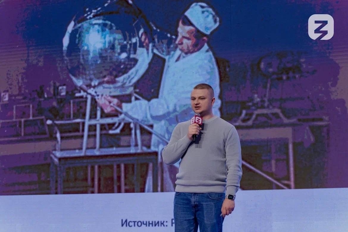 Кадр с одной из лекций для Российского общества "Знание".