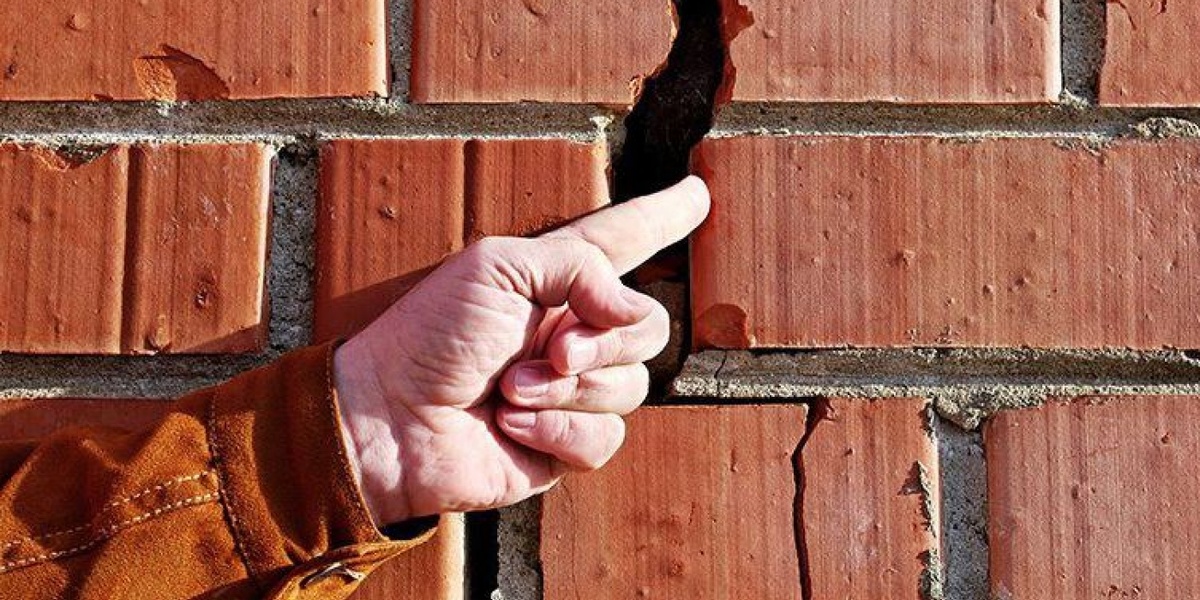 Трещина в стене